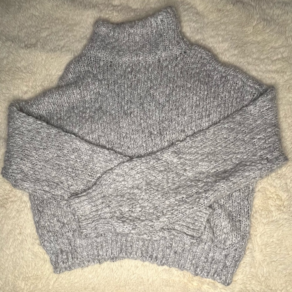 Hollister Women's Gray Sparkly Turtleneck Sweater Size Small Great Condition